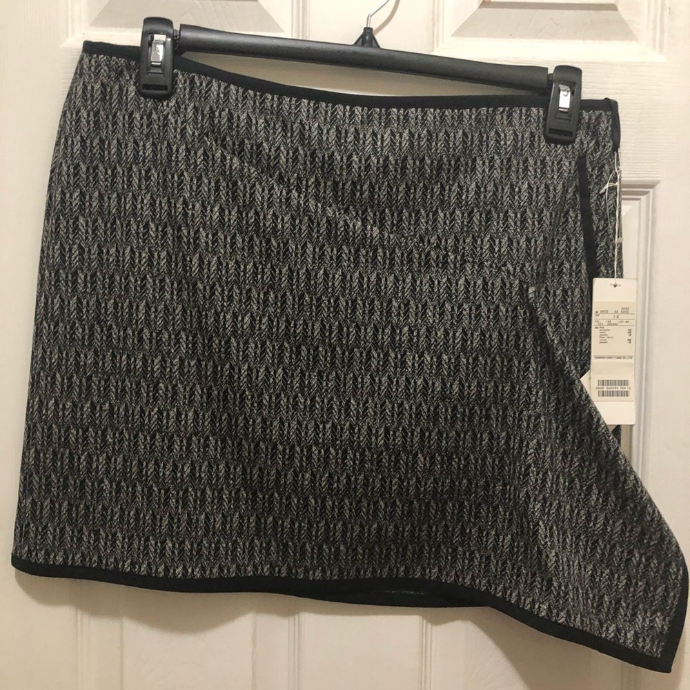 Woman’s tweet skirt very fashionable